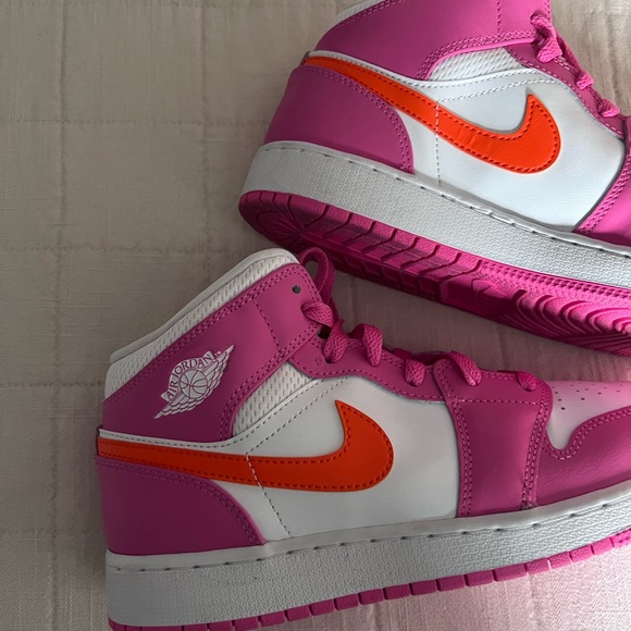 Nike Air Jordan 1 Mid Pinksicle Safety Orange Pink DX3240-681 size us 6.5 - Picture 2 of 9